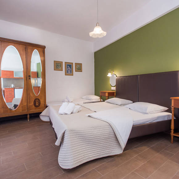 Nami Hotel Suites Artist Room with three beds