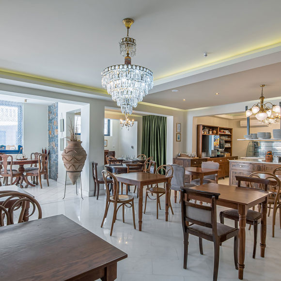 Nami Hotel Suites Restaurant sitting area