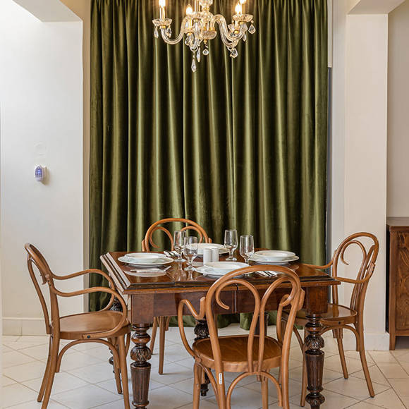 Nami Hotel Suites Restaurant decorated table for four