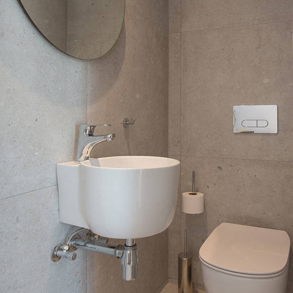 Nami Hotel Suites Suite bathroom