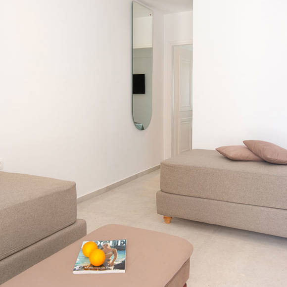 Nami Hotel Suites Suite living room