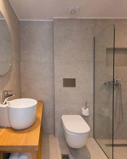 Nami Hotel Suites Deluxe Room bathroom