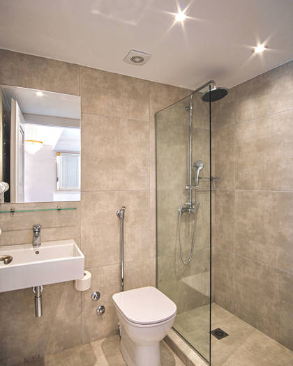 Nami Hotel Suites Double Superior Room bathroom shower and washbasin